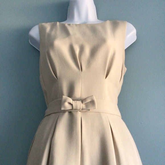 Helen McAlinden pleated sheath dress with bow belt beige sleeveless. Size 8 - Picture 4 of 10
